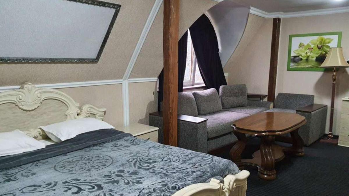Hotel Leoton Černovice Exteriér fotografie