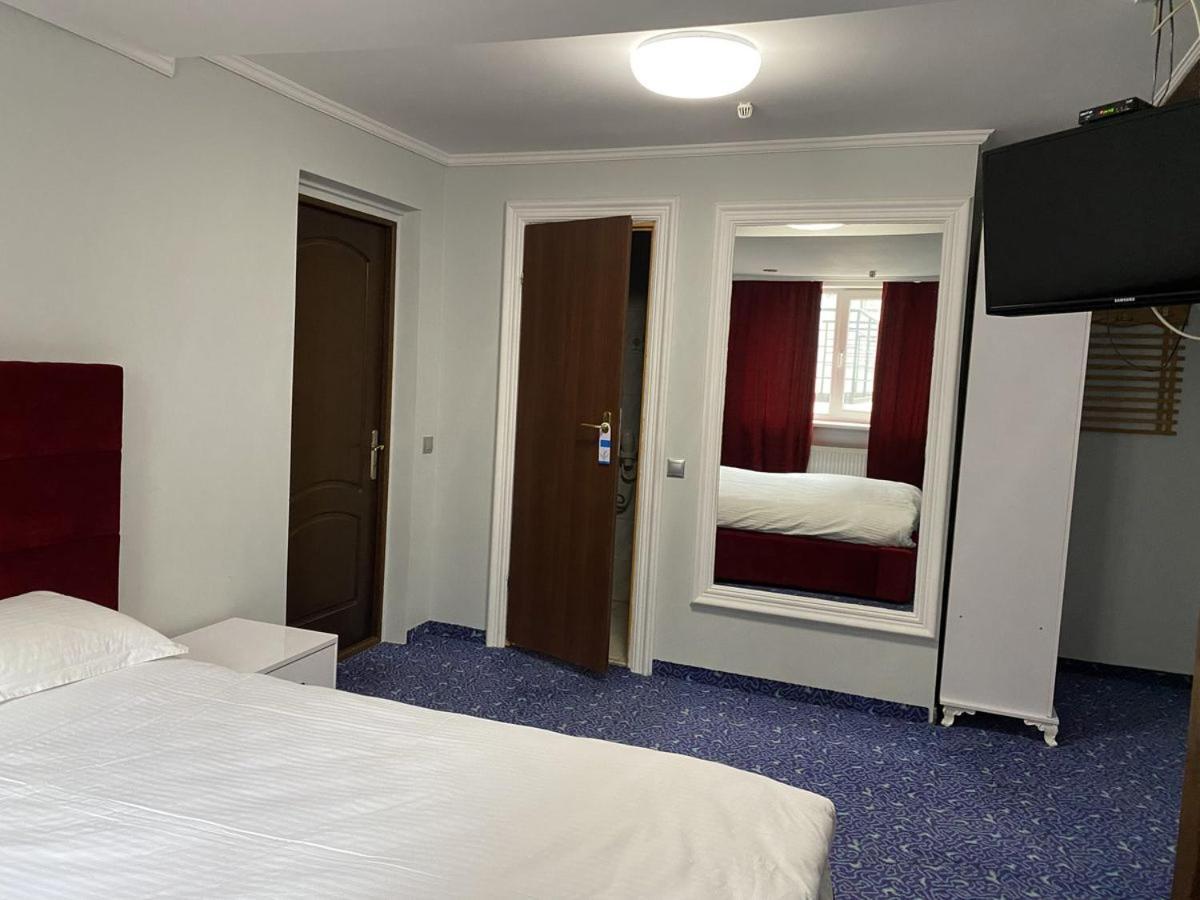 Hotel Leoton Černovice Exteriér fotografie
