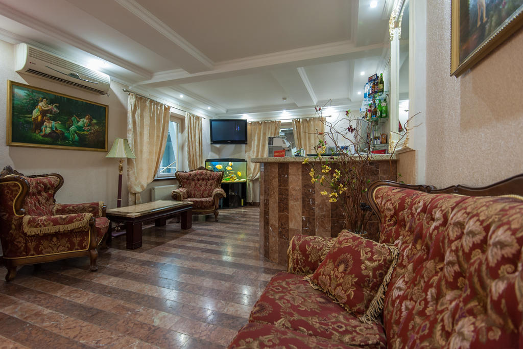 Hotel Leoton Černovice Exteriér fotografie